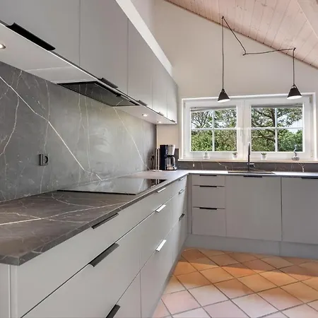 5 Bedroom Lovely In *