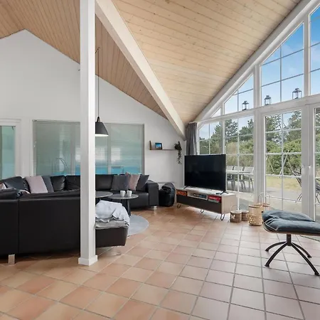 Holiday home 5 Bedroom Lovely In Blavand