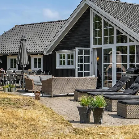 Beach Front Home In Blavand With Sauna Nyaraló *